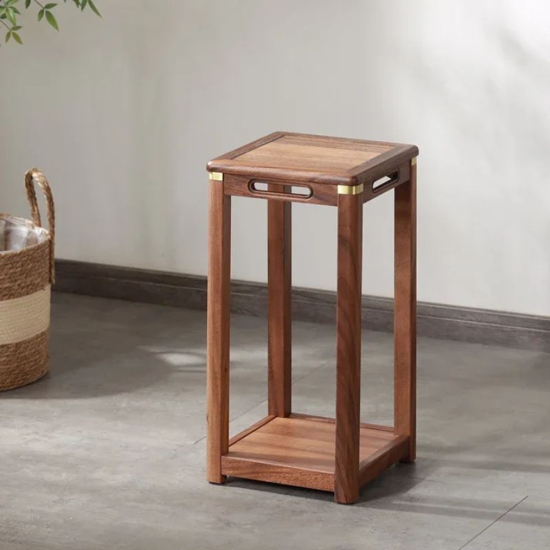 Supporto per Fiori in Legno Massello - Eleganza e Tradizione per la Tua Casa