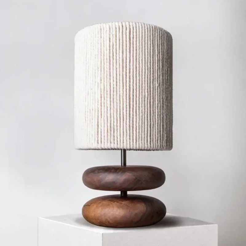 Lampada da Comodino in Stile Giapponese - Design in Legno di Noce per un'Atmosfera Calda e Accogliente
