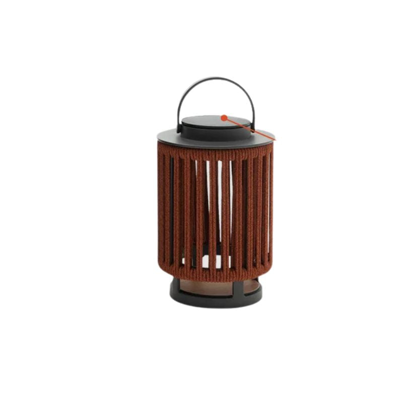 Eleganza Rustica con Luce Solare a Lanterna