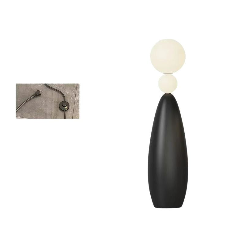 Eleganza Medievale con una Lampada da Terra di Design Italiano