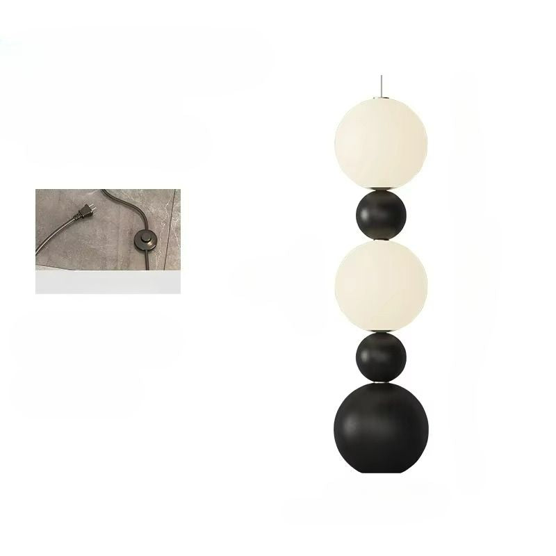 Eleganza Medievale con una Lampada da Terra di Design Italiano