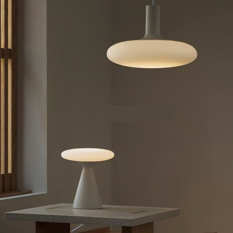 Eleganza Giapponese con Lampada da Tavolo Luna