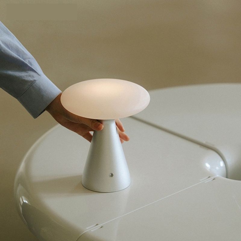 Eleganza Giapponese con Lampada da Tavolo Luna