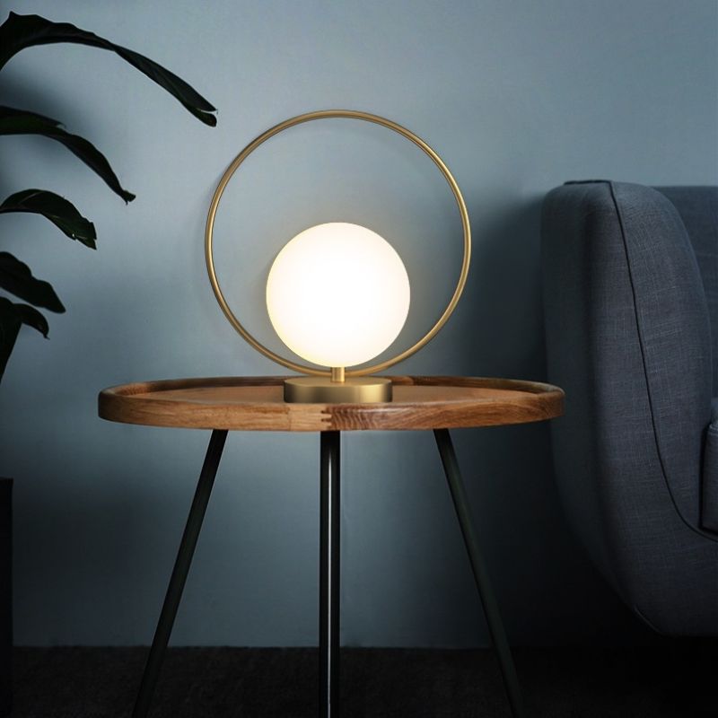 Lampada da Comodino in Rame - Lusso Leggero e Atmosfera Romantica