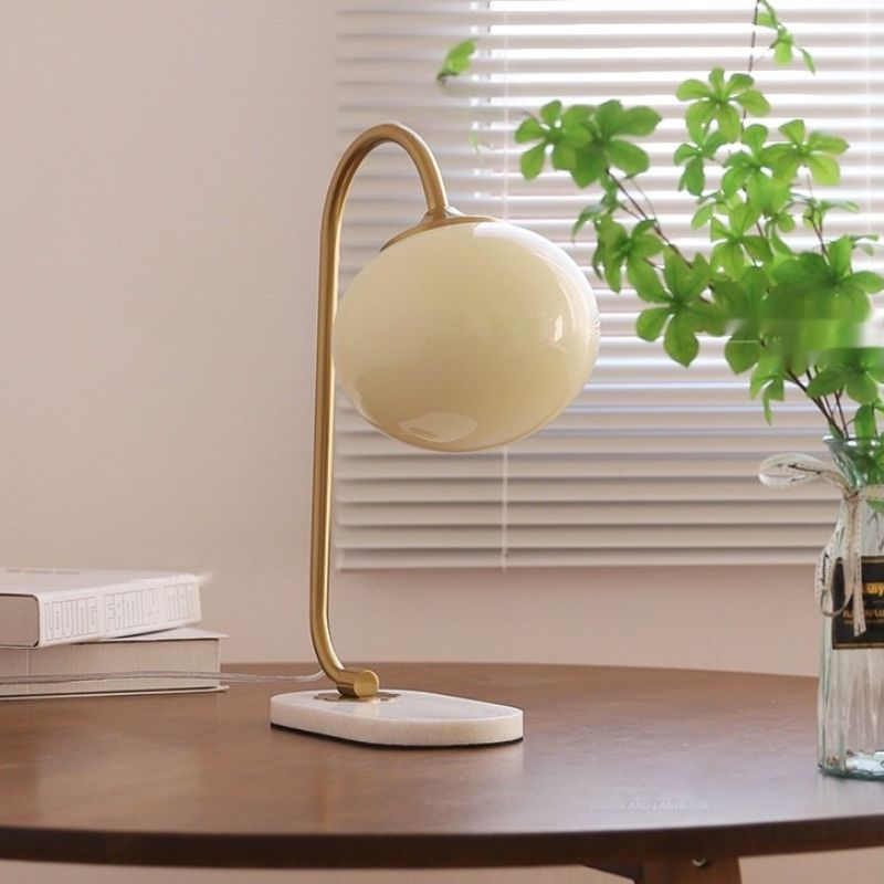 Luce d'Altri Tempi - Lampada da Comodino Stile Medioevale