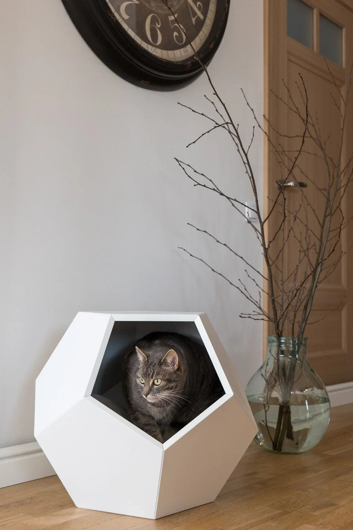 Letto per Gatti con Foro in Legno MDF: Design Geometrico e Funzionale per il Tuo Animale Domestico