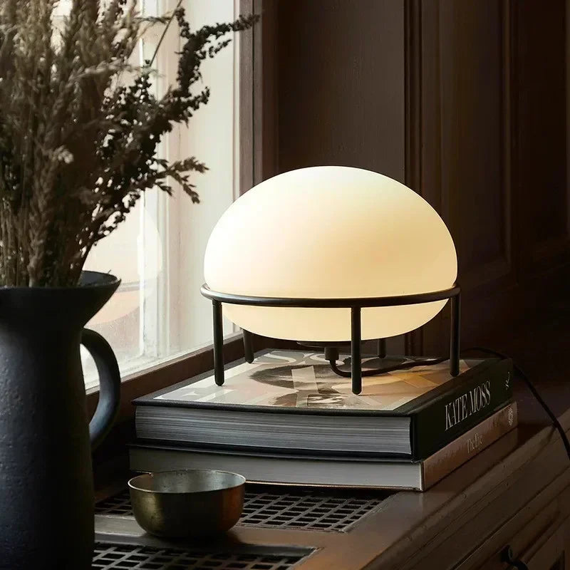 Lampada da Terra Nordica - Eleganza e Funzionalità per Ogni Ambiente