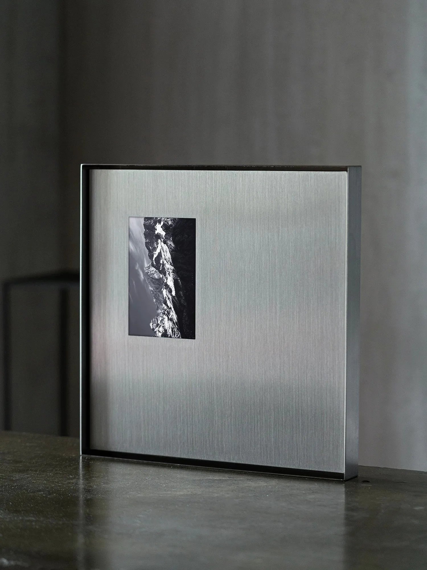 Cornice da Parete in Acciaio Inox Satinato – Trasforma i Tuoi Ricordi in un'Opera di Design