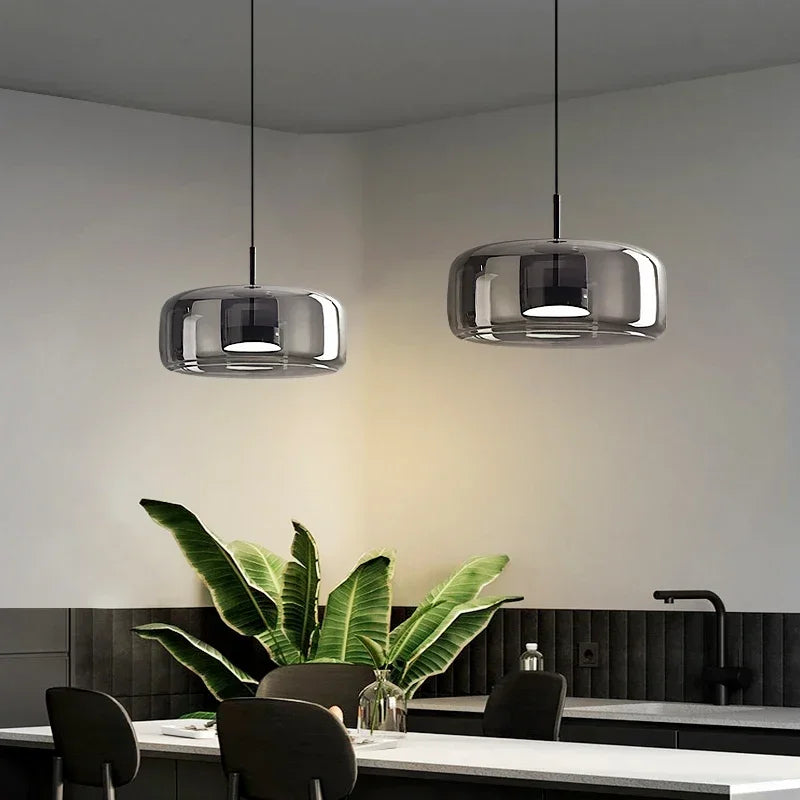 Lampada a Sospensione in Vetro: Design Moderno per la Tua Sala da Pranzo