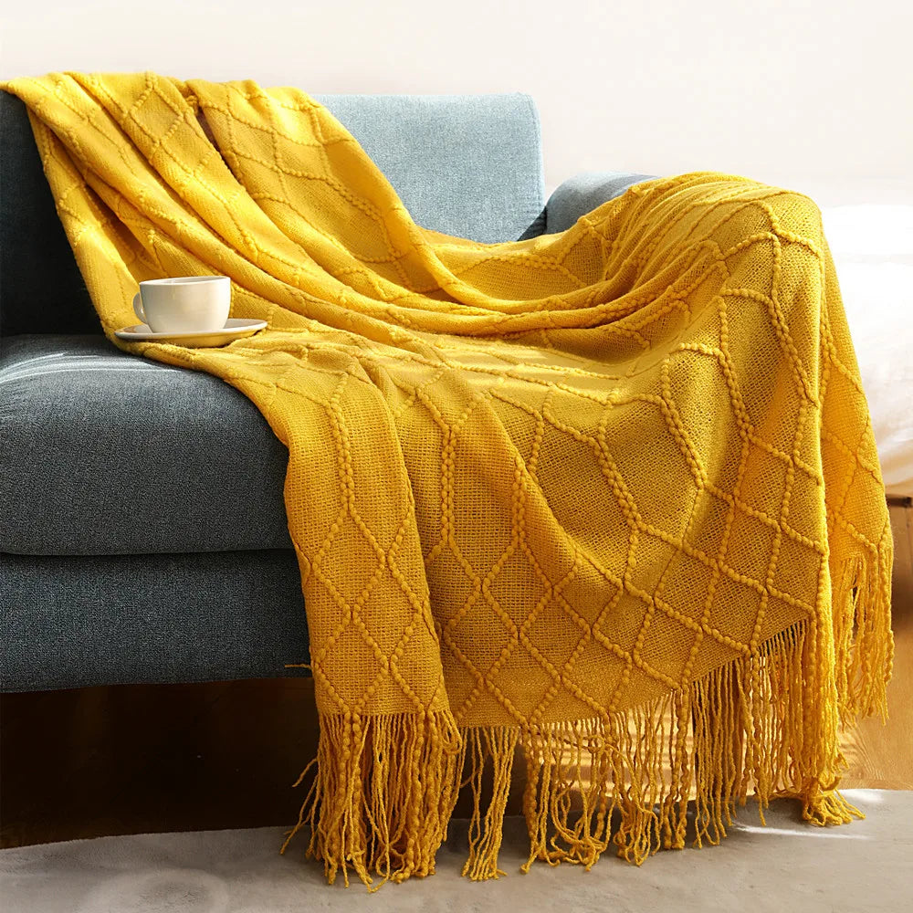 Coperta Lavorata a Maglia: Eleganza Nordica e Comfort per la Tua Casa