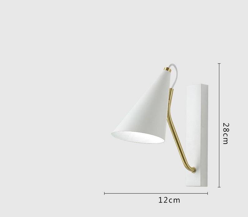 "Lampada da Parete Minimalista Nordic: Eleganza Illuminante per la Tua Camera da Letto"