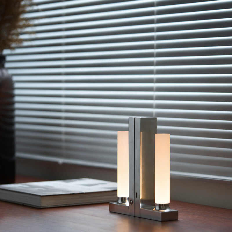 Eleganza Funzionale con Lampada Decorativa a Lunga Durata