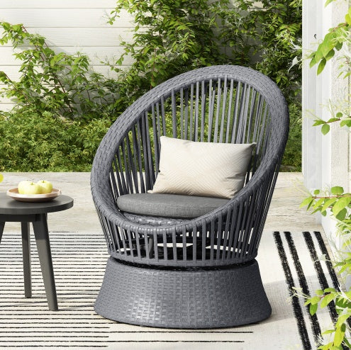 Eleganza e Comfort con Poltrona in Rattan Grigio