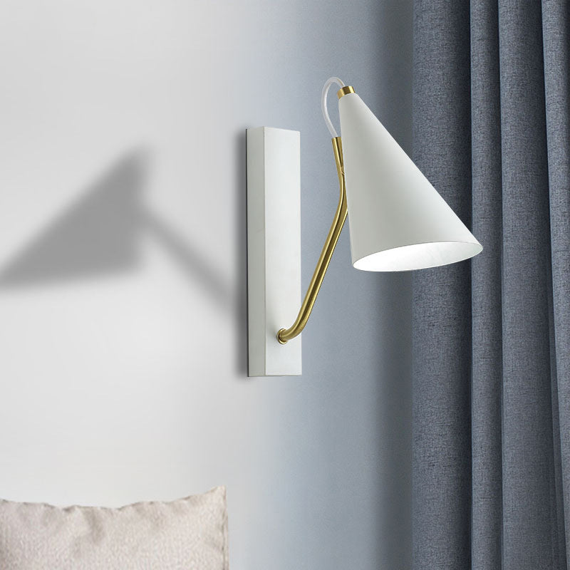 "Lampada da Parete Minimalista Nordic: Eleganza Illuminante per la Tua Camera da Letto"