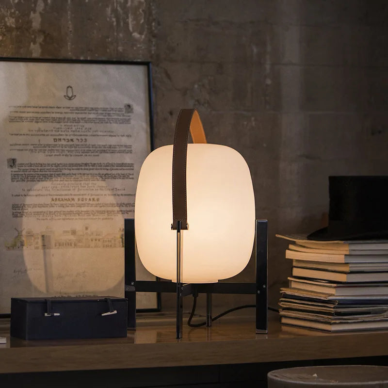 Lampada da Scrivania in Pelle: Design Nordico-Giapponese per Illuminare i Tuoi Spazi