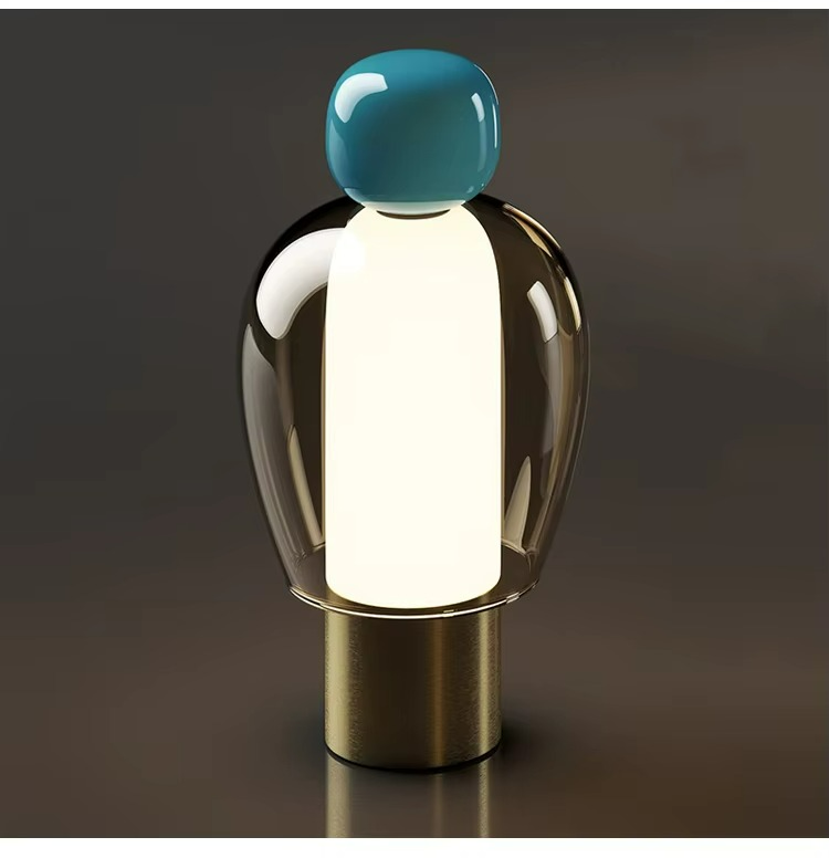 Minimalismo Elegante con Lampada da Tavolo in Vetro