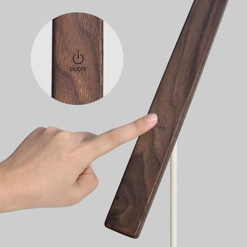 Eleganza Minimalista con Lampada Multifunzione in Legno