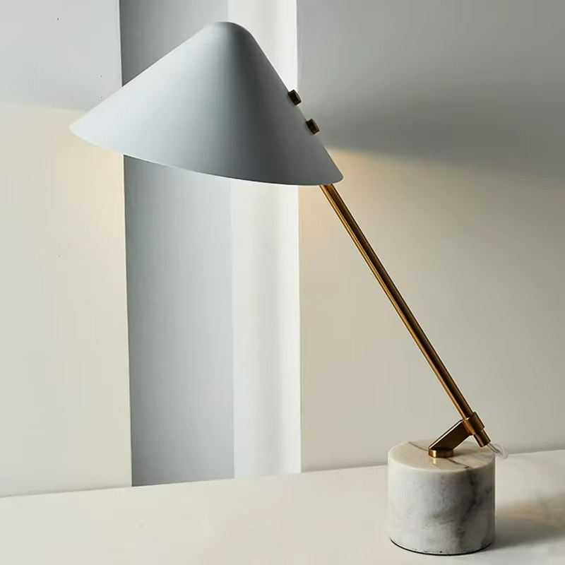 Lampada da Comodino Nordica - Modernità e Creatività per la Tua Camera