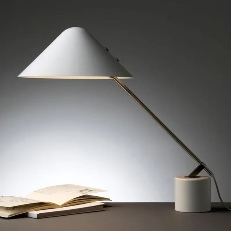 Lampada da Comodino Nordica - Modernità e Creatività per la Tua Camera