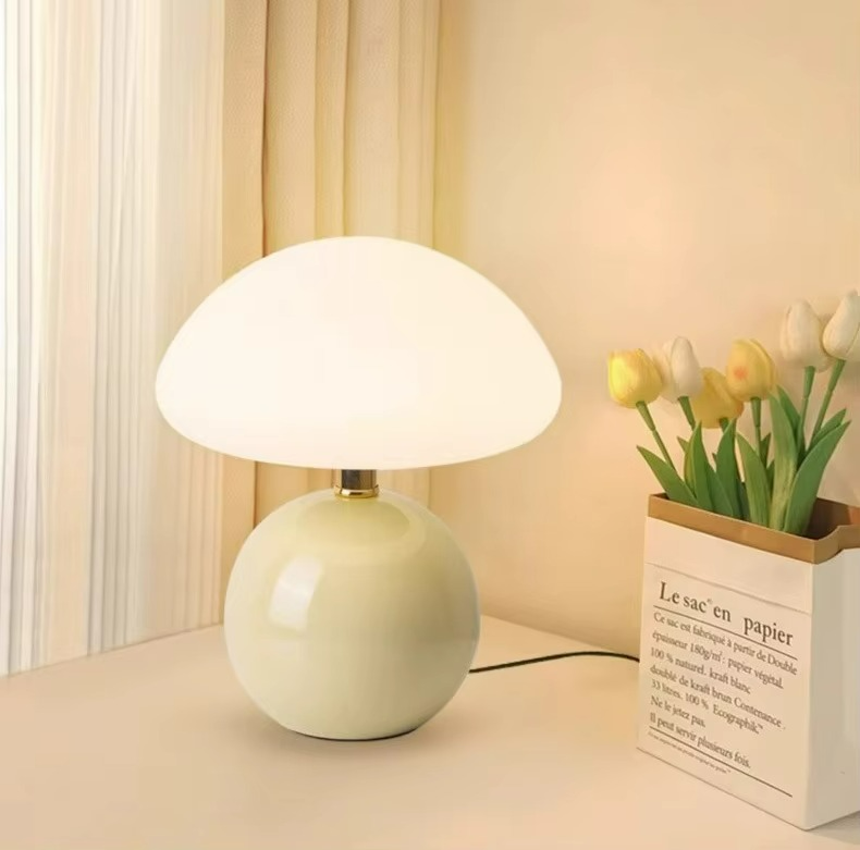 Lampada da Tavolo a Fungo - Stile Moderno e Calore Accogliente