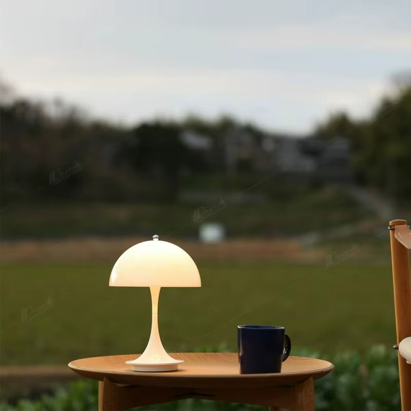 Lampada da Tavolo Nordica Retrò - Eleganza e Praticità per la Camera da Letto