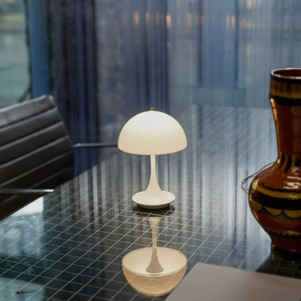 Lampada da Tavolo Nordica Retrò - Eleganza e Praticità per la Camera da Letto