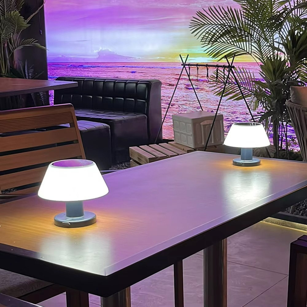 Lampada da Tavolo Solare a LED - Eleganza Versatile per Interni ed Esterni