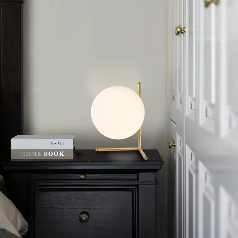 Luce Verticale Nordica - Lampada da Comodino Moderna