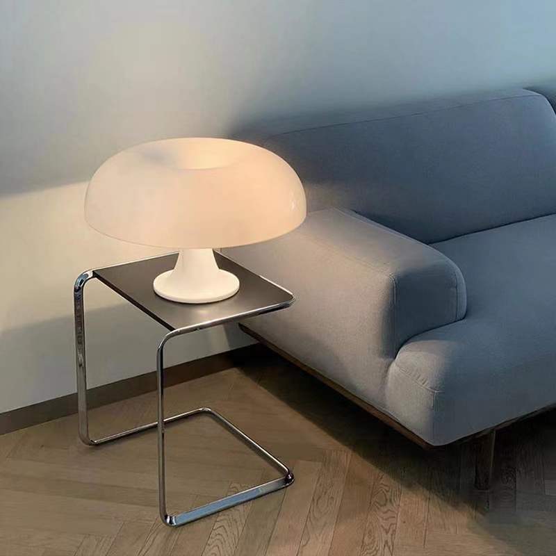 Luce Elegante da Tavolo - Stile Moderno con Paralume in Tessuto