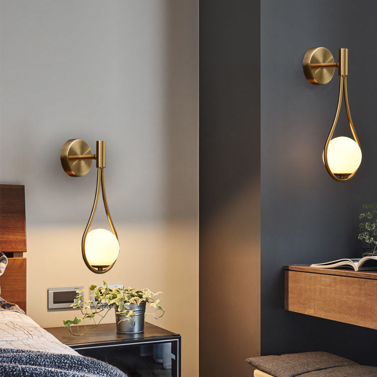 "Illumina il Tuo Ambiente con la Lampada da Parete Living Elegance"