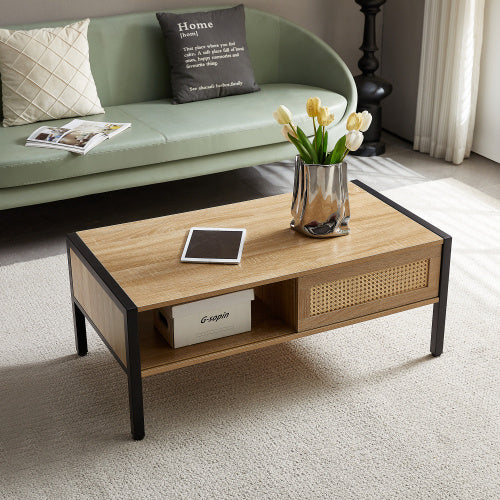 Eleganza Naturale con Tavolino da Caffè in Rattan